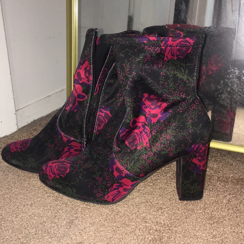 SM New York Rose Print Black Boots